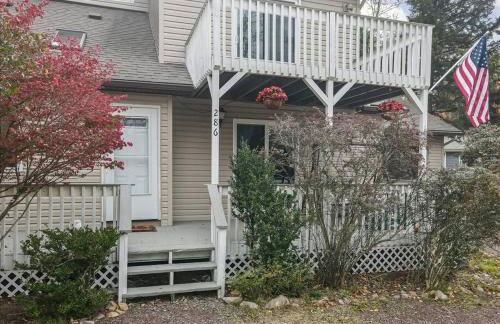 Rustic Modern Retreat in Poconos - Foto 46