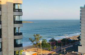 ESPETACULAR!! Apto na PRAIA DE ITAPARICA - Com Wi-Fi 360mbps, Ar Condicionado, Estacionamento Coberto e Cozinha Completa - Foto 1