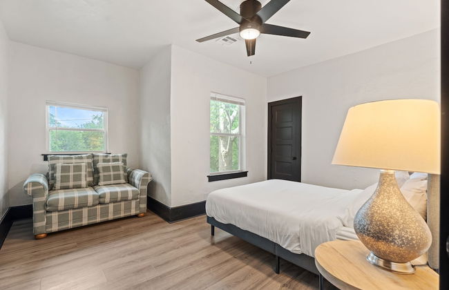 6BR Retreat Comfort Convenience Kitchen 16 - Photo 15