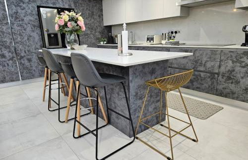 Homely 6 bed Cottage 30 mins to Heathrow, London, Legoland, Windsor Castle - Photo 9