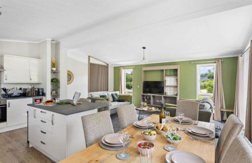 Rose Lodge, 21 Roadford Lake Lodges - Hot Tub, Free Parking and WiFi, Short Walk to Lake - Foto 11