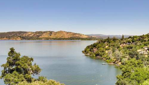 Private Hot Tub with Water Views Lower Lake Getaway - Foto 2