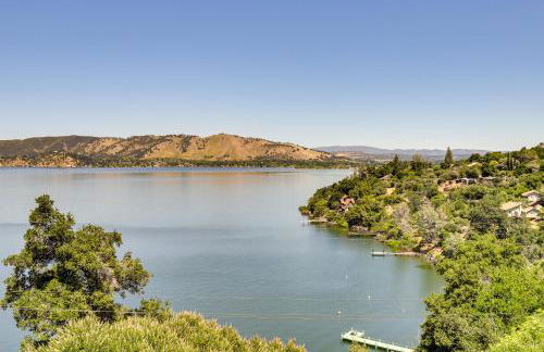 Private Hot Tub with Water Views Lower Lake Getaway - Foto 2