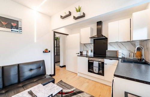 One Bed Room Apartment in Aberdeen City Centre Home Away From Home - Photo 12