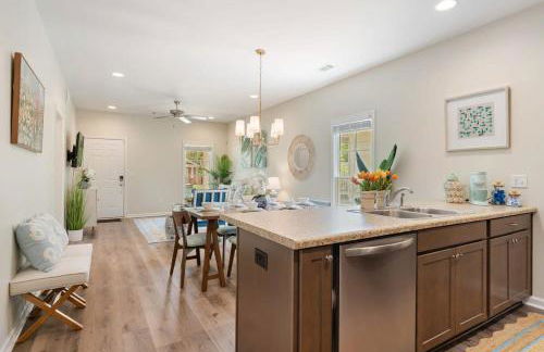 Single Story Fire Pit Updated Close to Downtown - Foto 21