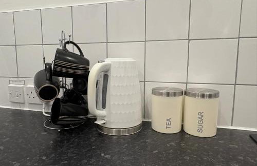 Misk Homes #3 Near Heathrow Airport, shops & Brunel University - Free Parking - Foto 21