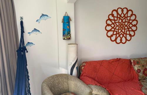 Apartamento Praia das Astúrias, 2 minutos de caminhada para praia, piscina, garagem demarcada, cama Queen - Foto 29