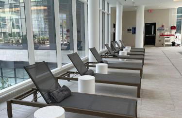 Bright, Modern Studio in White Plans - Foto 14