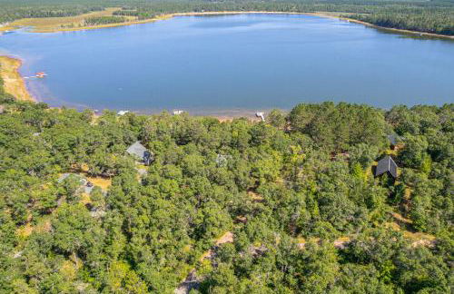 Waterfront Escape on Big Sand Lake with Private Dock - Foto 44