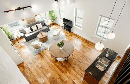 Soaring 2BR Parkside Loft Walkable to it All - Foto 1