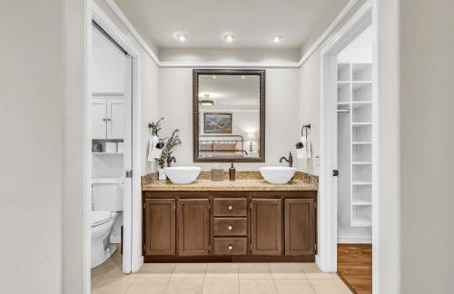 Spacious Oasis Hot Tub Backyard Garden 3BR/2BA - Foto 10