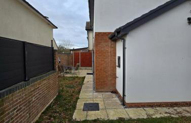 Modern Two-Bedroom House - Free Parking - Foto 24