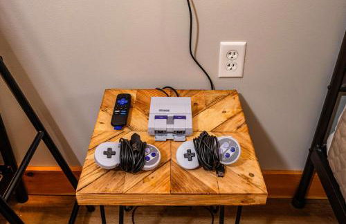 Renovated Ski In Out Condo King Bed Patio Grill - Foto 29