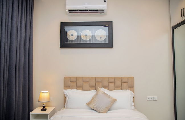 unreal homes - Photo 13