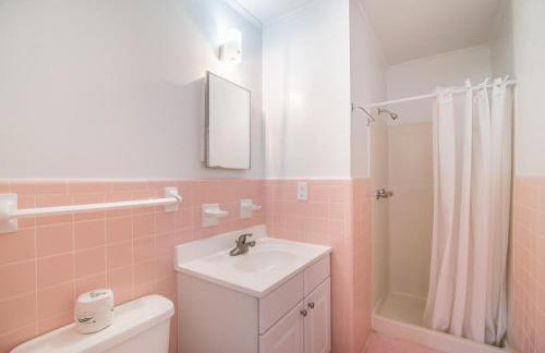 Cozy Beach House Steps from the Shore: 4 Bedroom - Foto 18