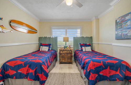 New dog-friendly Listing! Updated direct oceanfront with spacious balcony and heated pool - Foto 36