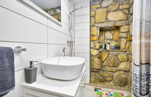 Cozy Home In Vrhi Vinagorski - Foto 29