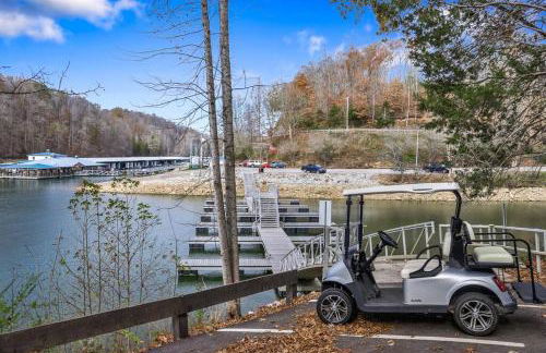 Beautiful Home with Lake and Marina Access, Firepit, Golf Cart Included - Foto 3