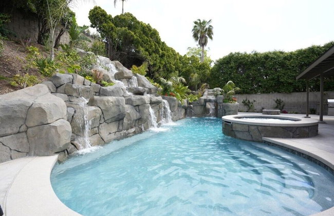 Coming Mid-April 2023! Beautifully upgraded two-story home with backyard oasis - Foto 46