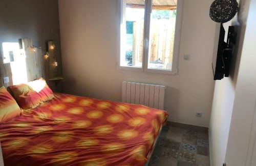 Chalet authentique à Clermont-Créans avec piscine partagée - Photo 18