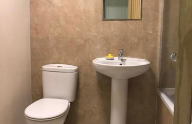 Borrodale, one bedroom apartment with balcony and loch view. - Photo 12