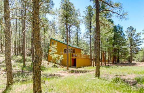 Hike and ATV Secluded Happy Jack Cabin with Deck - Foto 26