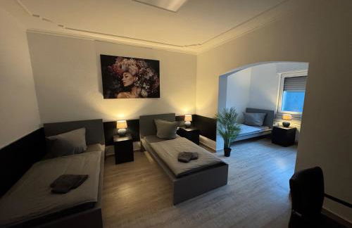 Frankfurter 21 Haus - 2 WE, 2 Küchen, 2 Bäder, 6 SZ, 19 Betten - Foto 6