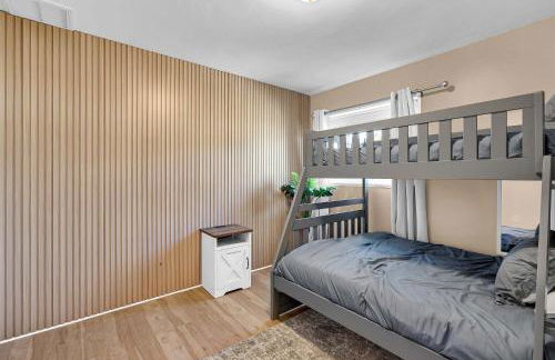 Four Bed Home with Pool Game Room Bar Near Beach - Foto 57