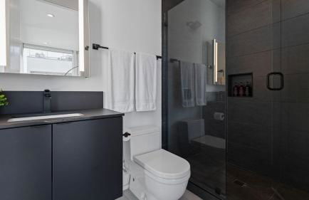 Sleeps 32 Private Compound w Putting Green Bouldin Collective by AvantStay - Foto 60