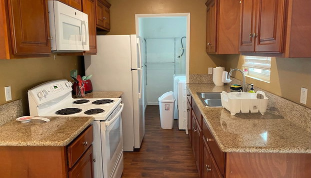 Longer Stay for Travelers Blocks from Hospital and Downtown Security Gates - Foto 2, Imagen principal