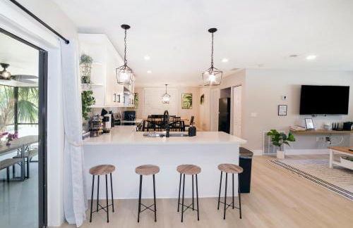 New 6min to 3 Sister Springs, Spacious, Fun with Game Room - Foto 2