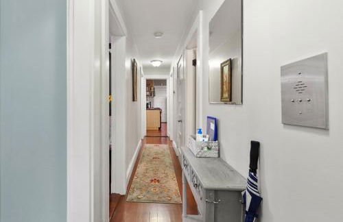 Bright & Spacious 3BR, Mins from Downtown, Easy to Gillette, Parking - Foto 9