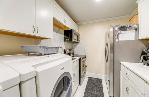 Secluded Newport Getaway with Fire Pit and Grill! - Foto 6