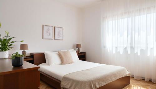 KING SIZE Bed with Air Conditioning near the BEACH & FREE Street Parking - Foto 2