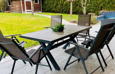 The Villa Toscana, a serene retreat in Center of Friedrichshafen City with lush green lawns, terrace & private garage- Lidl, Bakery walking distance- Bodenseecenter, Sportsbad 3 mins, Lake 7 mins - Foto 12