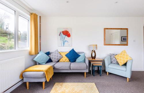 The Old Salt Store, 2 bed apartment with stunning river view - Photo 4