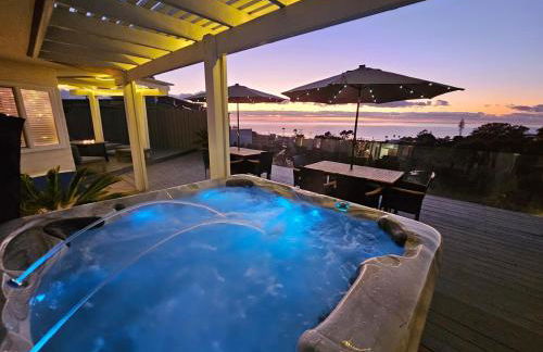 La Jolla Gem with Ocean View - 11 Beds, Hot Tub, Karaoke & Game Den - Foto 1