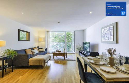 Elegant 2-Bedroom Apartment with Balcony - Foto 1