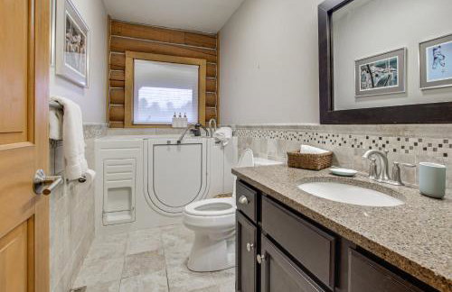 Trail Access! Up North Family Cabin Near Lake - Foto 16