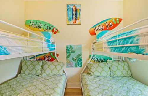 BEACHFRONT with DECK Hot Tub and View and Cargo Lift Sleeps 14 - Foto 49