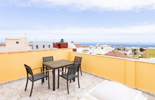 Casa Totalmente Renovada en Zona muy Tranquila!!! Vistas al Mar y Montaña - Foto 1