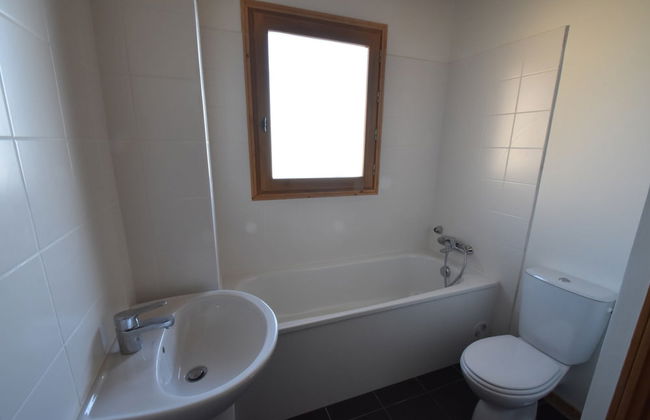 Splendid Chalet in Chamrousse With TV - Photo 27