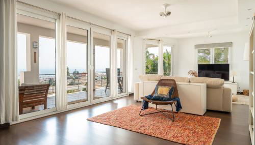 Spacious 3BR Villa with Private Pool and Sea Views - Foto 2