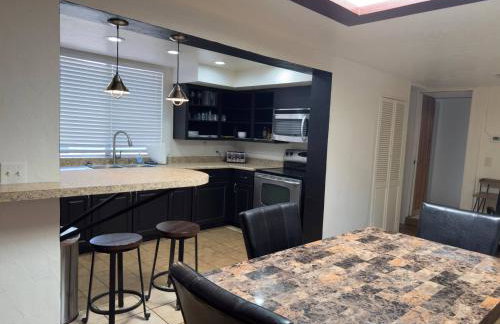 Fantastic 4 Bedroom in a Great Area - Foto 33