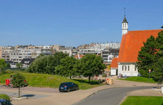 Charming Apartment Near the Beach - Photo 3