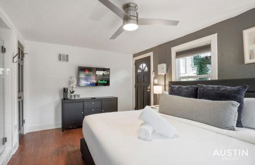 Prime Location w King Accommodations Near Downtown - Foto 6