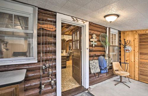 Lakefront 1930s Log Cabin with Dock and Fire Pit! - Foto 20