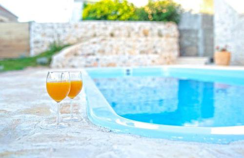 Heritage House Vrime - stone house with heated pool - Photo 8