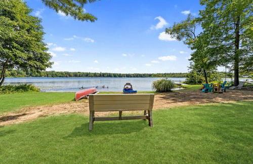 Impressive Dual Woods and Lake Homes That Sleep 32 - Foto 62