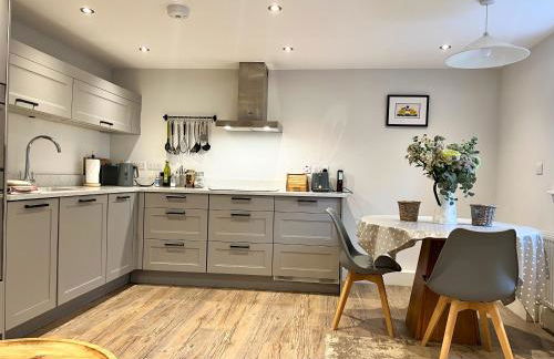 Sleeps 2 - Garden & Hot Tub Option - Photo 4